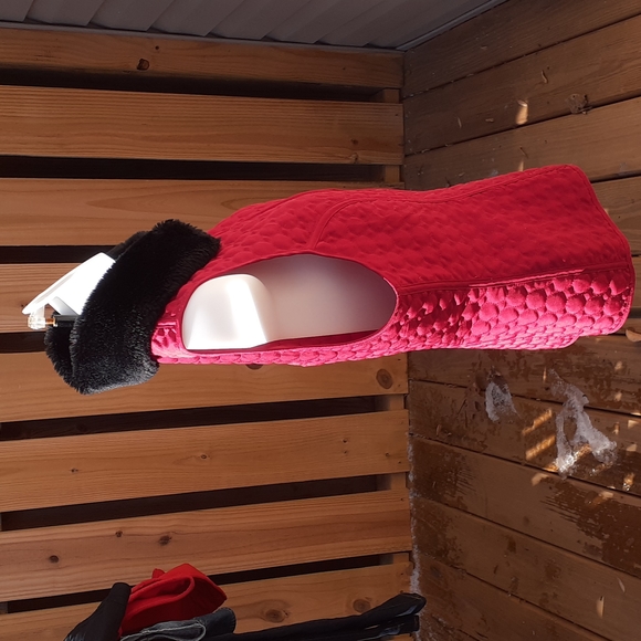 Quilted Vest w/ Removable Faux Fur Collar - Picture 4 of 11